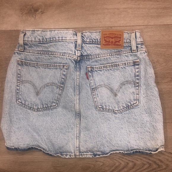 Levi denim skirt size 28 - Picture 2 of 2